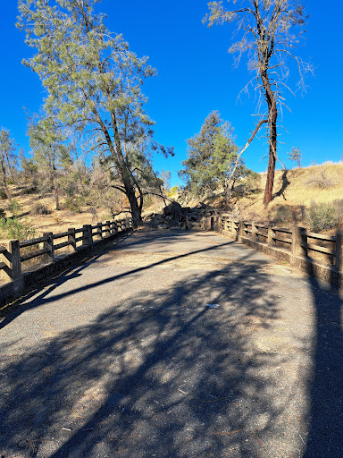 Middle Creek Connector Trailhead Parking