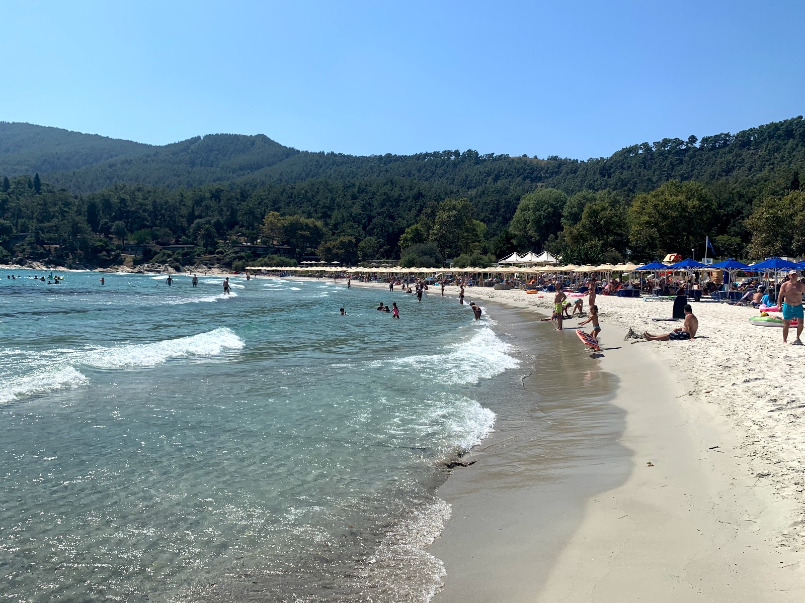 Foto van Makriamos beach gelegen in een natuurlijk gebied