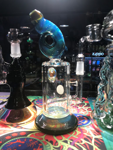 Tobacco Shop «Whole Leaf Tobacco», reviews and photos, 4945 N Milwaukee Ave, Chicago, IL 60630, USA