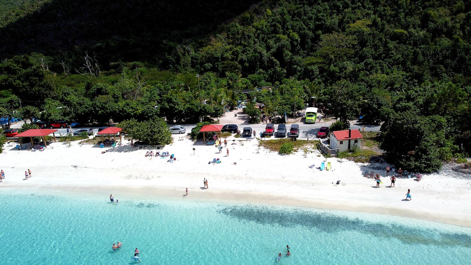 Foto di Spiaggia di Maho Bay - luogo popolare tra gli intenditori del relax