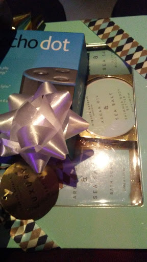 Shopping Mall «Oaktree Mall Shopping Center», reviews and photos, 2024 Center Ave n, Fort Lee, NJ 07024, USA