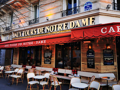 Aux Tours de Notre Dame à Paris