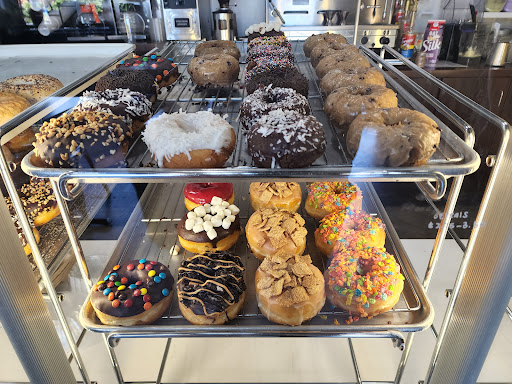 Donut Shop «Sweet Retreat Donuts», reviews and photos, 924 Pacific Coast Hwy, Long Beach, CA 90806, USA