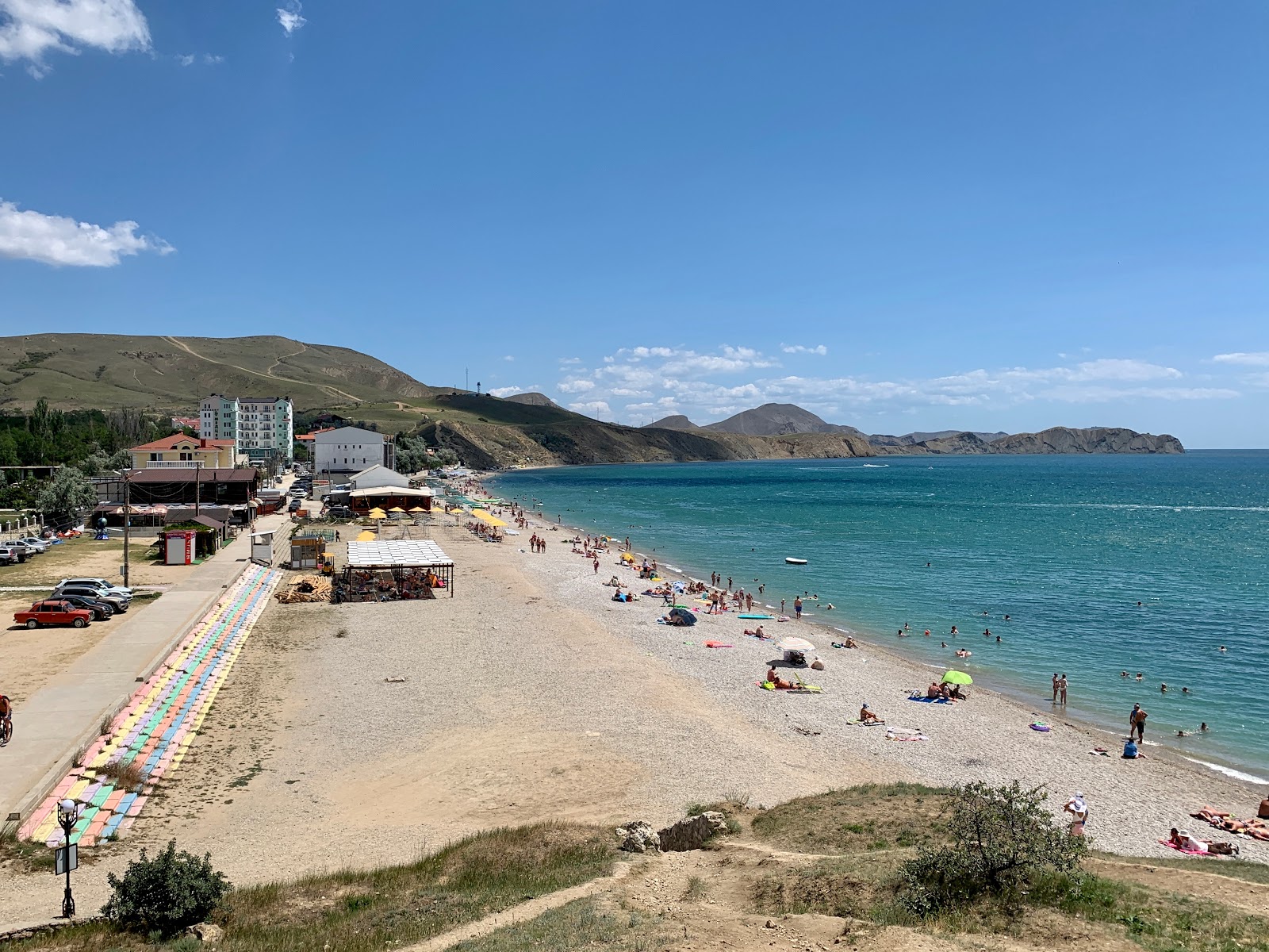 Zdjęcie Achisu Beach z powierzchnią beżowy piasek