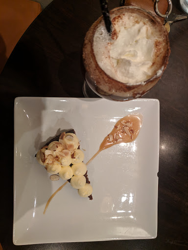 Bakery «Crème Cupcake + Dessert», reviews and photos, 543 28th St, Des Moines, IA 50312, USA