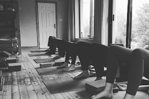 Kathryn Moynihan Yoga - Informed Flow