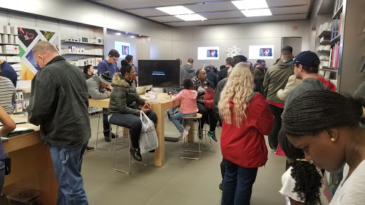 Computer Store «Apple Orland Square Mall», reviews and photos, 428 Orland Square Dr, Orland Park, IL 60462, USA