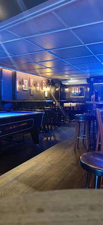 Atmosphère du Restaurant The Long Hop Pub Paris - Sports Bar & Afterwork - n°6