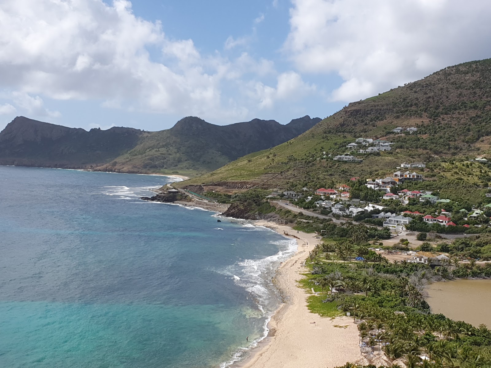 Toiny Bay beach'in fotoğrafı çok temiz temizlik seviyesi ile
