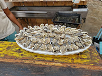 Huître du Bar-restaurant à huîtres Les Huîtres Du Père Gus. Producteur d'huîtres Normandes à Blainville-sur-Mer - n°17