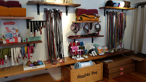 Pet Supply Store «Diggidy Dog», reviews and photos, Ocean Ave & Monte Verde St, Carmel-By-The-Sea, CA 93923, USA