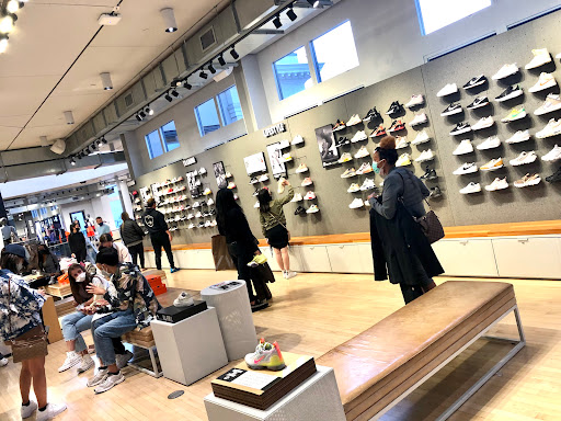Clothing Store «Nike The Grove», reviews and photos, 189 The Grove Dr, Los Angeles, CA 90036, USA