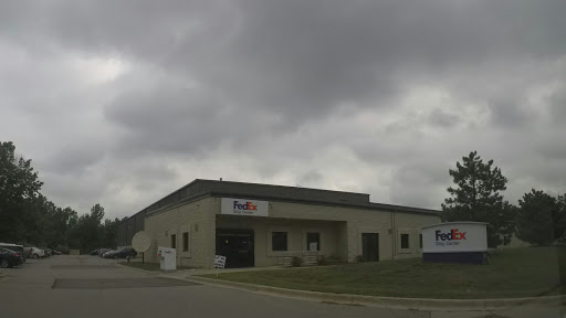 Shipping and Mailing Service «FedEx Ship Center», reviews and photos, 28000 5 M Center Dr, Romulus, MI 48174, USA