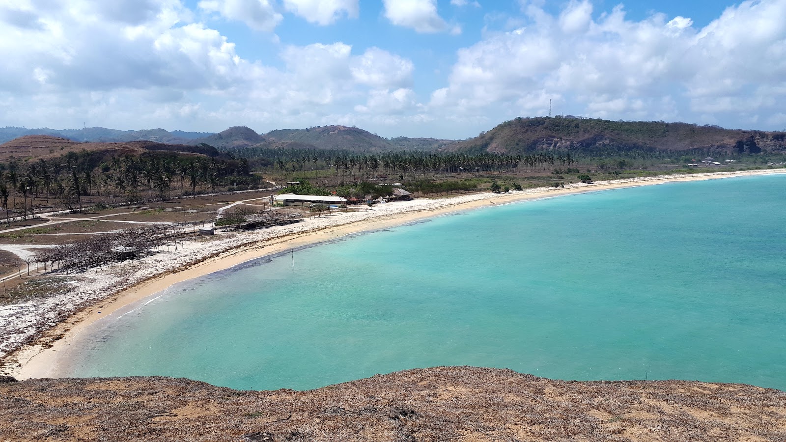 Seger Beach的照片 带有碧绿色纯水表面