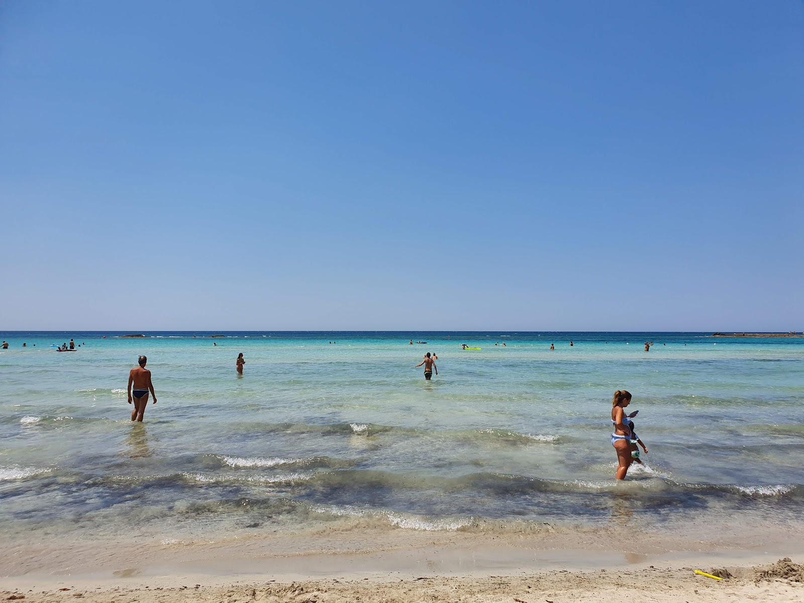 Photo de Plage de Torre San Giovanni avec l'eau cristalline de surface