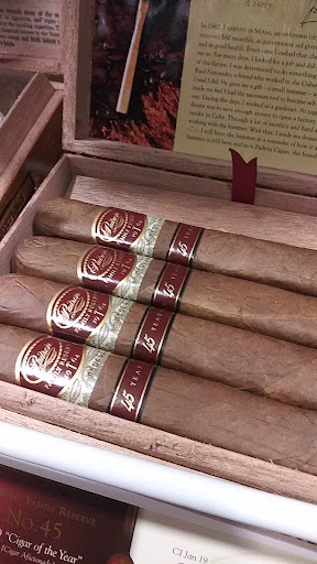 Tobacco Shop «Tobacco Town», reviews and photos, 17108 Fort St, Riverview, MI 48193, USA