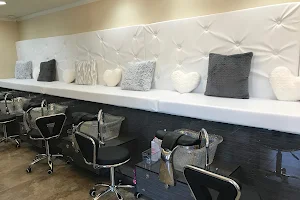 Lux Nails & Spa image