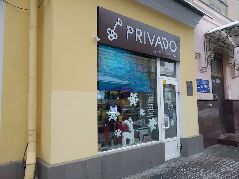 Вітрина з аксесуарами