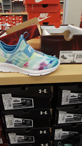 Shoe Store «Shoe Carnival», reviews and photos, 321 NW Loop 410, San Antonio, TX 78216, USA