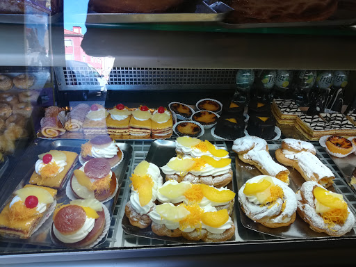 The pastry Bread Of God no Amadora, Lisboa