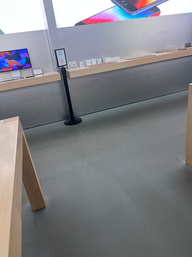 Computer Store «Apple Briarwood», reviews and photos, 100 Briarwood Cir, Ann Arbor, MI 48108, USA