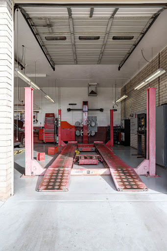 Auto Repair Shop «Arnold Auto Center», reviews and photos, 870 Apache Trail, Apache Junction, AZ 85120, USA