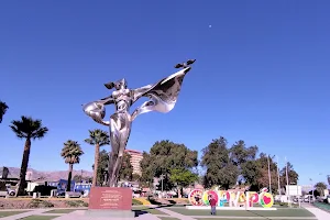 Diosa De La Paz image