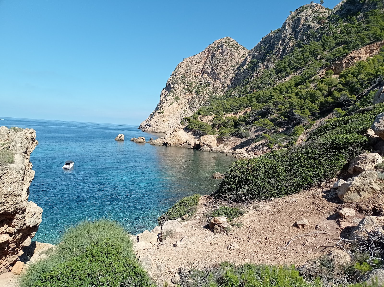 Fotografie cu Cala en Basset zonă sălbatică