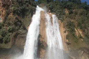 Kyaing Taung Waterfalls image