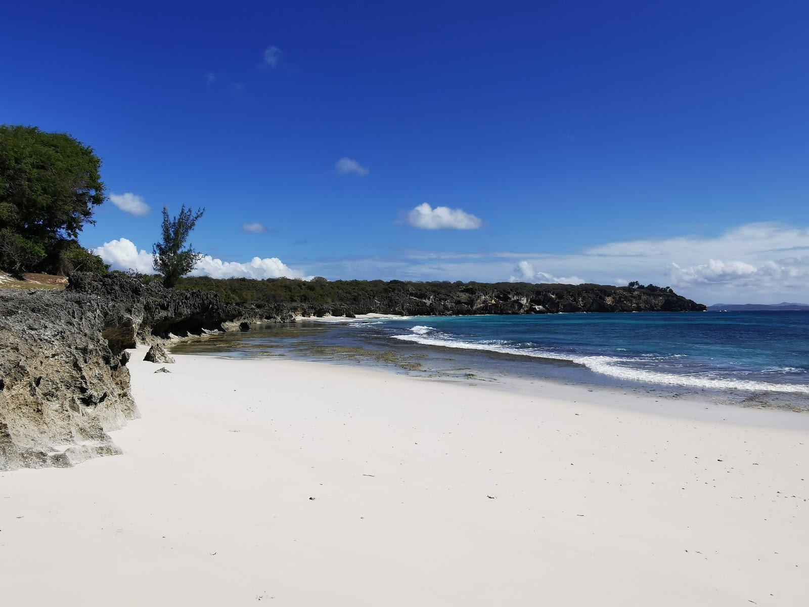 Foto de Baie des Dunes com água cristalina superfície