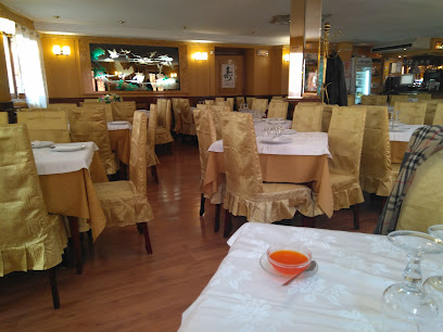 Restaurante Hong Kong - C. del Rey, 22, 28200 San Lorenzo de El Escorial, Madrid, Spain