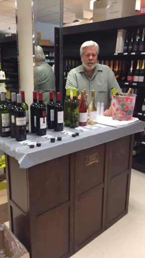 Liquor Store «M&M Wine & Spirits - Liquor Store», reviews and photos, 429 Market St, Elmwood Park, NJ 07407, USA