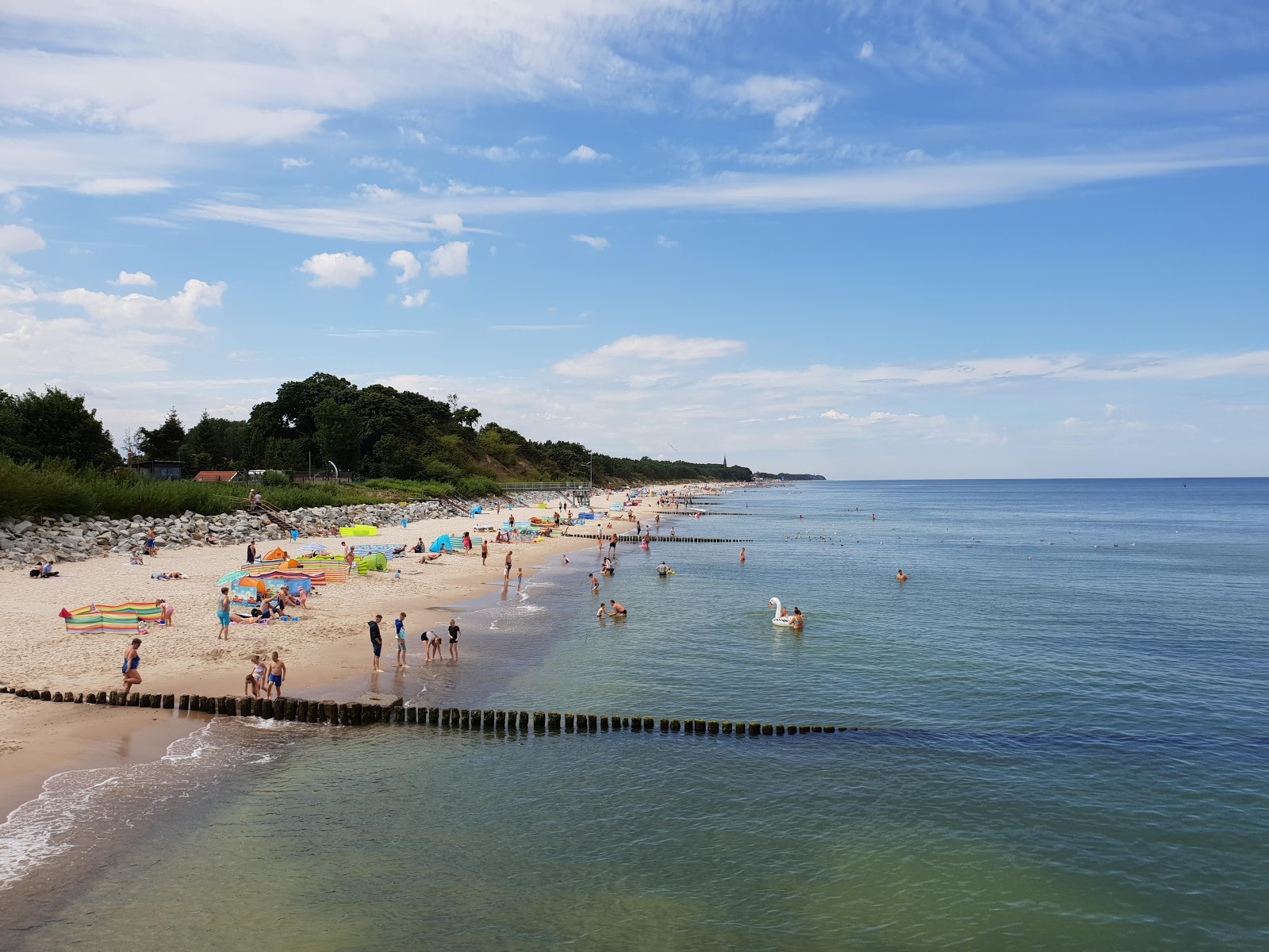Chlopy Beach的照片 带有碧绿色纯水表面