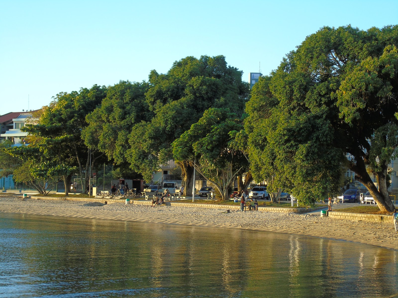 Foto von Praia do Bom Abrigo und die siedlung