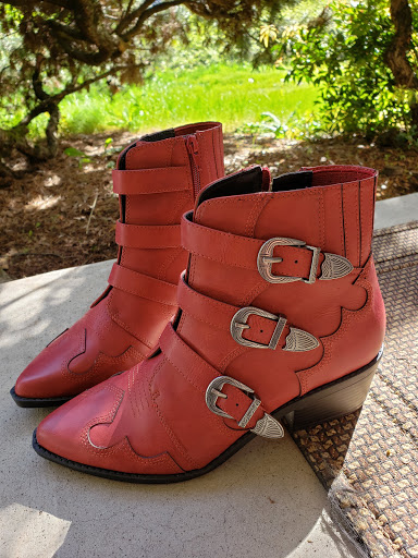 Shoe Store «DSW Designer Shoe Warehouse», reviews and photos, 16920 SW 72nd Ave, Tigard, OR 97224, USA