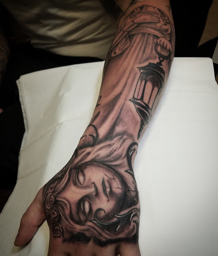 Tattoo Shop «Vertigo Gallery Tattoo», reviews and photos, 17645 SE Stark St, Portland, OR 97233, USA