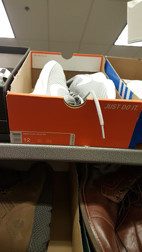 Department Store «Nordstrom Rack Burbank Empire Center», reviews and photos, 1601 N Victory Pl, Burbank, CA 91502, USA