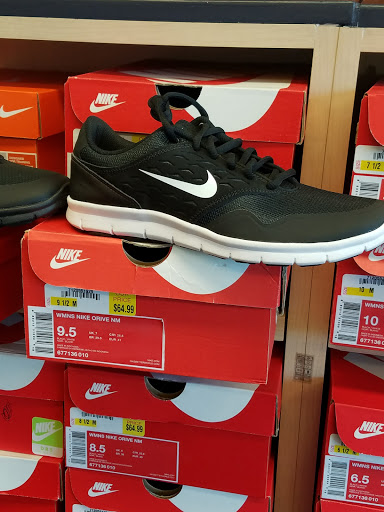 Shoe Store «Shoe Dept.», reviews and photos, 4398 Dallas Fort Worth Turnpike #101, Dallas, TX 75211, USA