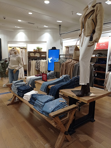 Clothing Store «Polo Ralph Lauren Factory Store», reviews and photos, 8200 Vineland Ave #500, Orlando, FL 32821, USA