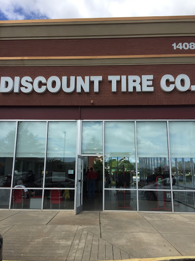 Tire Shop «Discount Tire Store - Greenville, SC», reviews and photos, 1408 Woodruff Rd, Greenville, SC 29607, USA