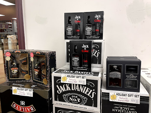 Liquor Store «M & R Liquors», reviews and photos, 206 Buckland Rd, South Windsor, CT 06074, USA