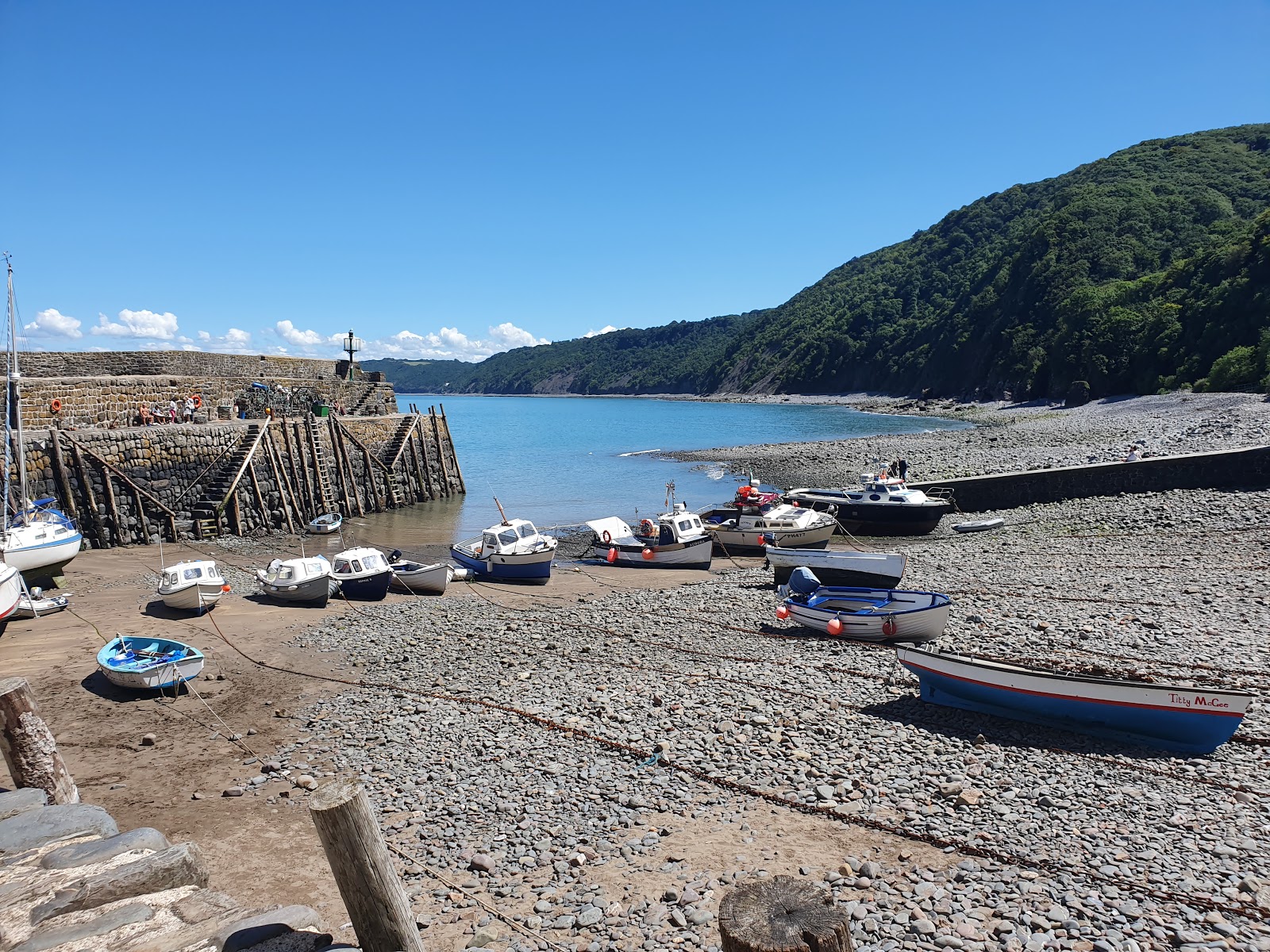 Foto di Spiaggia di Clovelly con una superficie del ciottoli grigi