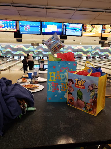 Bowling Alley «Ford Lanes Bowling Center», reviews and photos, 23100 Van Born Rd, Dearborn Heights, MI 48125, USA