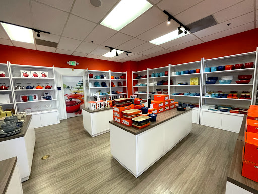 Kitchen Supply Store «Le Creuset», reviews and photos, 111 Nut Tree Rd b, Vacaville, CA 95687, USA