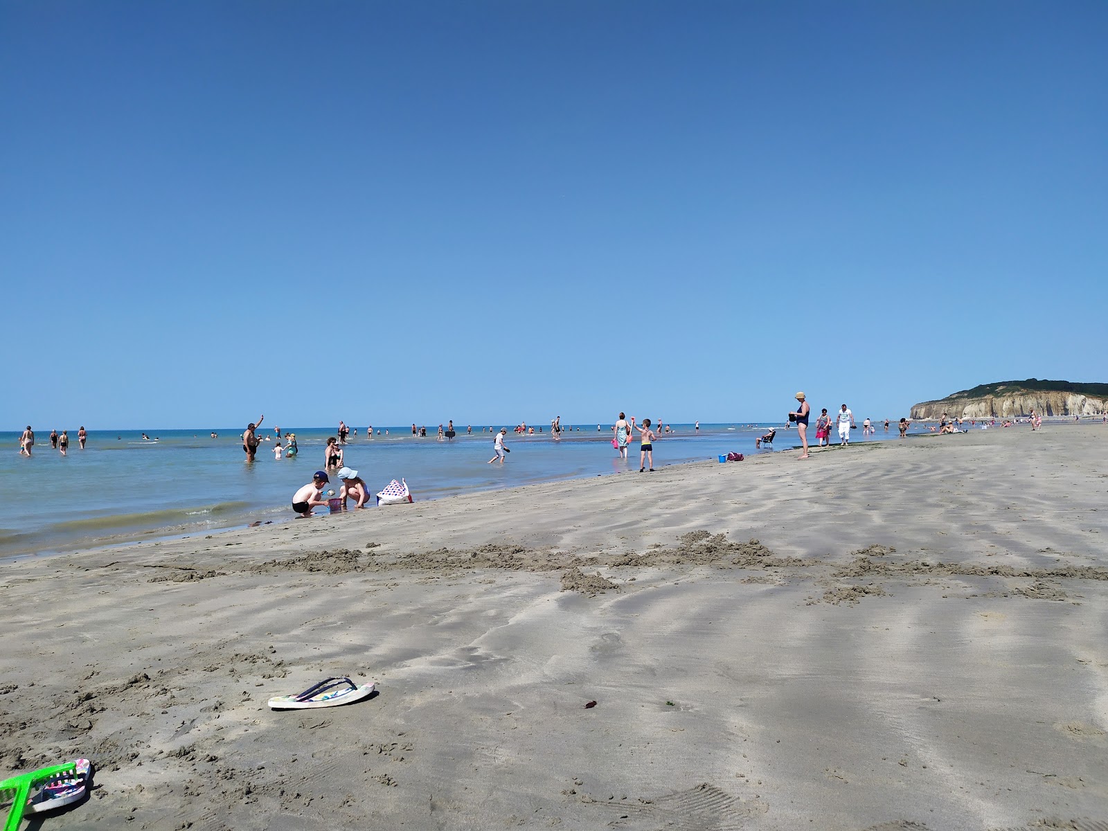 Plage de Quiberville-sur-Mer'in fotoğrafı - rahatlamayı sevenler arasında popüler bir yer
