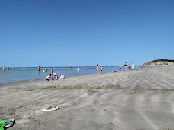 Plage de Quiberville-sur-Mer'in fotoğrafı - rahatlamayı sevenler arasında popüler bir yer
