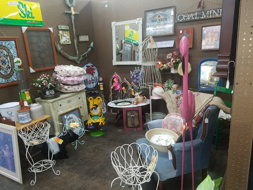 Outlet Mall «Finders Keepers Traders Outlet Mall», reviews and photos, 740-784 Chelsa Dr, Madisonville, KY 42431, USA