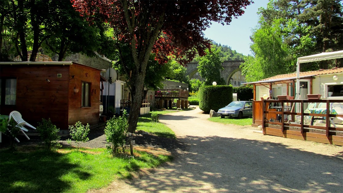 Camping Bar Snack Restaurant Les Eaux Vives à St Bonnet-Laval (Lozère 48)