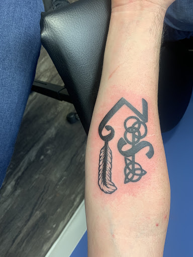 Tattoo Shop «Mythical Markings Tattoo Studio», reviews and photos, 8044 Ray Mears Blvd suite 101, Knoxville, TN 37919, USA