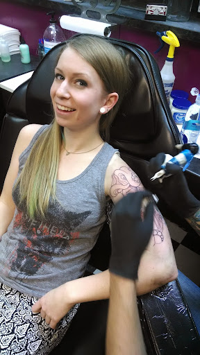 Tattoo Shop «Body Language Tattoo Columbus», reviews and photos, 1101 S Hamilton Rd, Columbus, OH 43227, USA